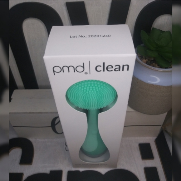 PMD Clean Smart Facial Cleansing Device - Picture 5 of 12